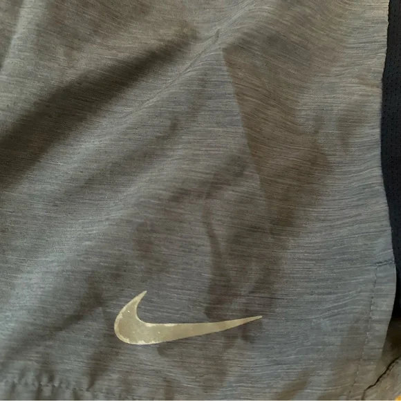 Nike Men's Gray and Black Shorts. Size XL. Like New! - Picture 14 of 16